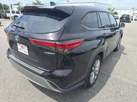 More photos of 2021 Toyota Highlander Hybrid Platinum at First Team Toyota, VA