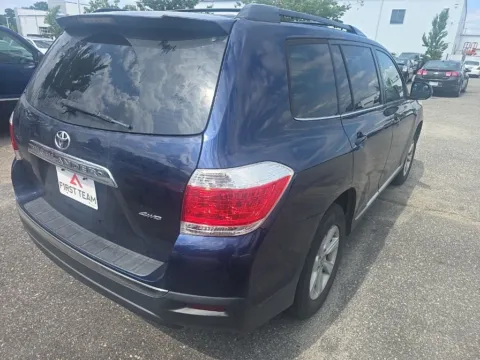 More photos of 2013 Toyota Highlander SE at First Team Toyota, VA