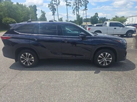 More photos of 2020 Toyota Highlander XLE at First Team Toyota, VA