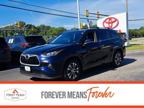 Blue 2020 Toyota Highlander XLE for sale in Chesapeake, VA