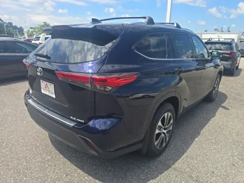 More photos of 2020 Toyota Highlander XLE at First Team Toyota, VA