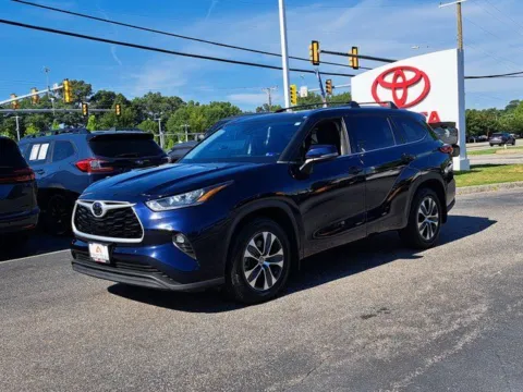 Photos of 2020 Toyota Highlander XLE for sale in Chesapeake, VA at First Team Toyota