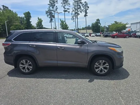 More photos of 2014 Toyota Highlander LE V6 at First Team Toyota, VA