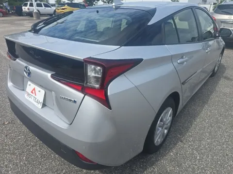 More photos of 2019 Toyota Prius LE at First Team Toyota, VA