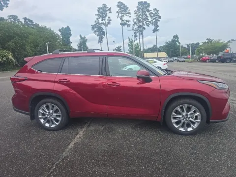 More photos of 2021 Toyota Highlander Limited at First Team Toyota, VA