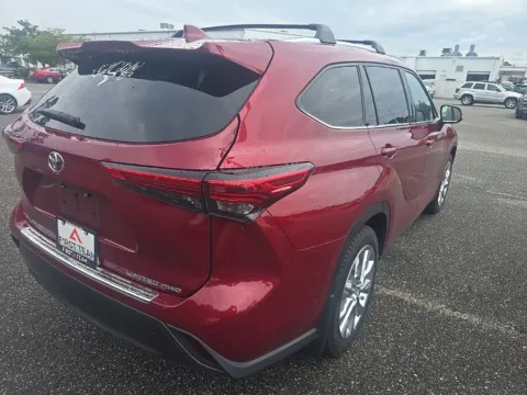 More photos of 2021 Toyota Highlander Limited at First Team Toyota, VA