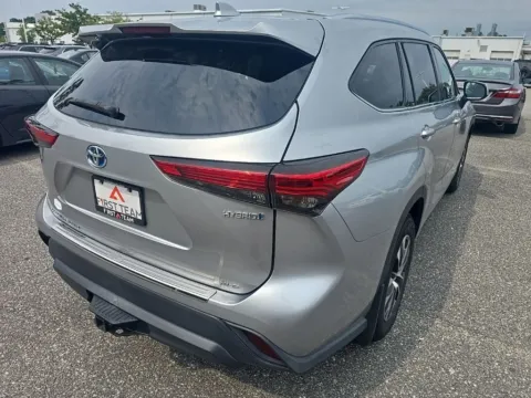 More photos of 2021 Toyota Highlander Hybrid XLE at First Team Toyota, VA
