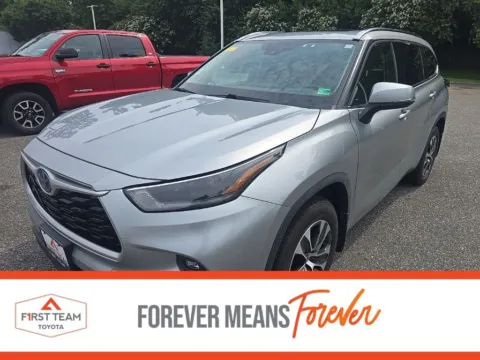 Silver 2021 Toyota Highlander Hybrid XLE for sale in Chesapeake, VA