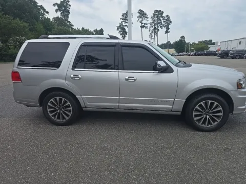 More photos of 2015 Lincoln Navigator at First Team Toyota, VA