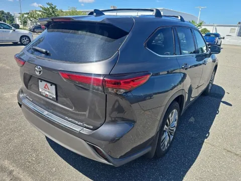 More photos of 2020 Toyota Highlander Platinum at First Team Toyota, VA