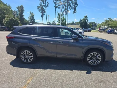 More photos of 2020 Toyota Highlander Platinum at First Team Toyota, VA