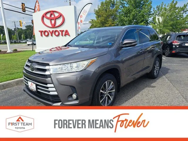 Gray 2017 Toyota Highlander XLE for sale in Chesapeake, VA