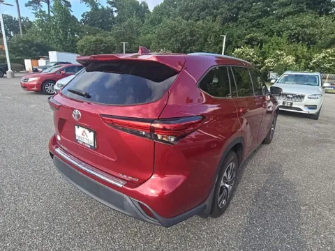 More photos of 2022 Toyota Highlander XLE at First Team Toyota, VA