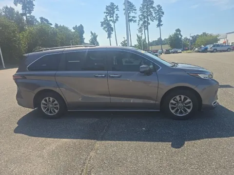 More photos of 2022 Toyota Sienna XLE at First Team Toyota, VA