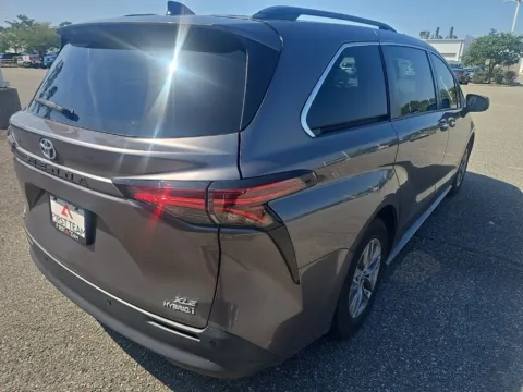 More photos of 2022 Toyota Sienna XLE at First Team Toyota, VA