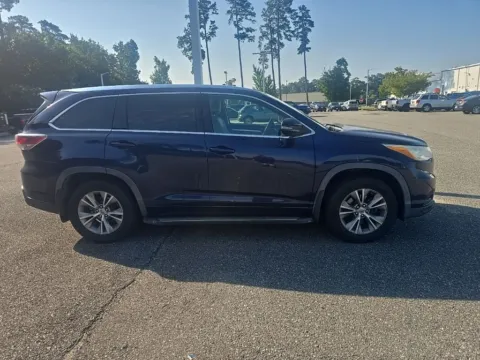 More photos of 2014 Toyota Highlander XLE V6 at First Team Toyota, VA