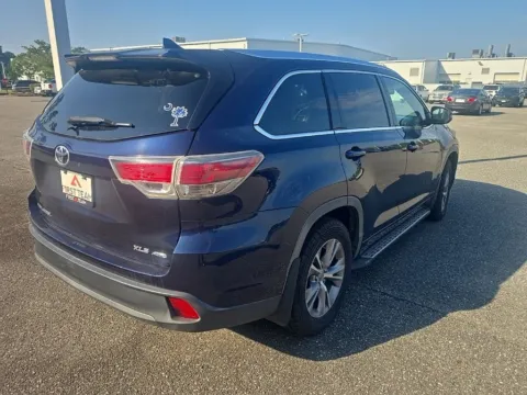 More photos of 2014 Toyota Highlander XLE V6 at First Team Toyota, VA