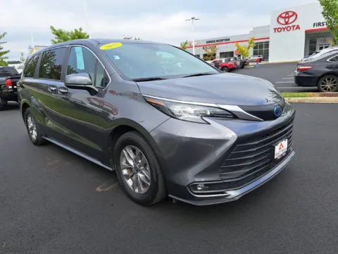 More photos of 2025 Toyota Sienna XLE at First Team Toyota, VA