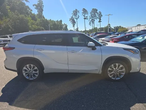 More photos of 2023 Toyota Highlander Hybrid Limited at First Team Toyota, VA