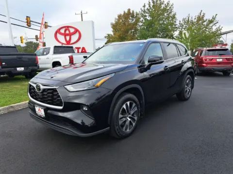 Photos of 2024 Toyota Highlander XLE for sale in Chesapeake, VA at First Team Toyota