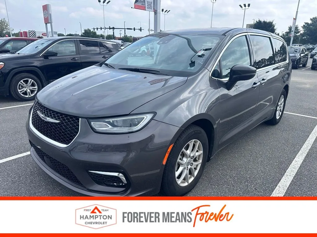 Unknown 2023 Chrysler Pacifica Touring L for sale in Hampton, VA