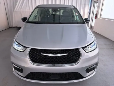 Another view of 2024 Chrysler Pacifica Touring L for sale in Hampton, VA at First Team Hampton Chevrolet