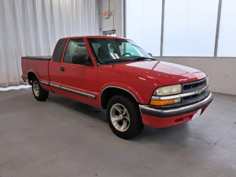 More photos of 2002 Chevrolet S-10 LS at First Team Hampton Chevrolet, VA