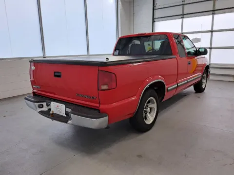 More photos of 2002 Chevrolet S-10 LS at First Team Hampton Chevrolet, VA