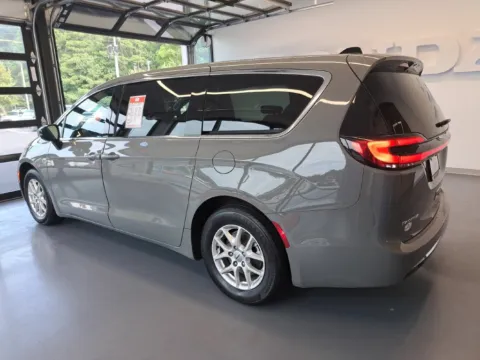 More photos of 2025 Chrysler Pacifica Select at First Team Hampton Chevrolet, VA