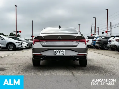 More photos of 2022 Hyundai Elantra Limited at ALM Hyundai Athens, GA