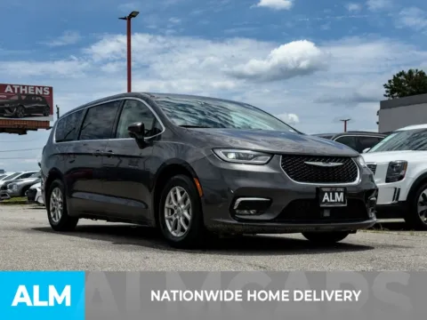 More photos of 2023 Chrysler Pacifica Touring L at ALM Hyundai Athens, GA