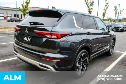 More photos of 2024 Mitsubishi Outlander SE at ALM Mall of Georgia, GA