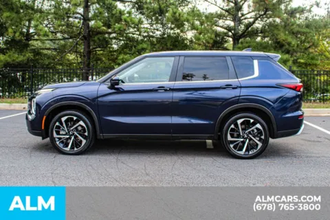 More photos of 2024 Mitsubishi Outlander SE at ALM Mall of Georgia, GA