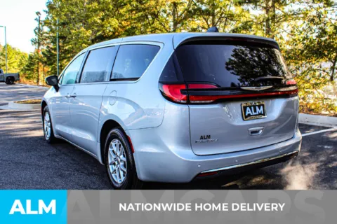 More photos of 2023 Chrysler Pacifica Touring L at ALM Mall of Georgia, GA
