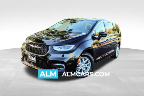 Black 2024 Chrysler Pacifica Touring L for sale in Buford, GA