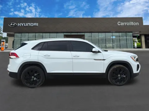 More photos of 2024 Volkswagen Atlas Cross Sport 2.0T SE w/Technology at Carrollton Hyundai, GA