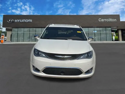 Photos of 2017 Chrysler Pacifica Limited for sale in Carrollton, GA at Carrollton Hyundai