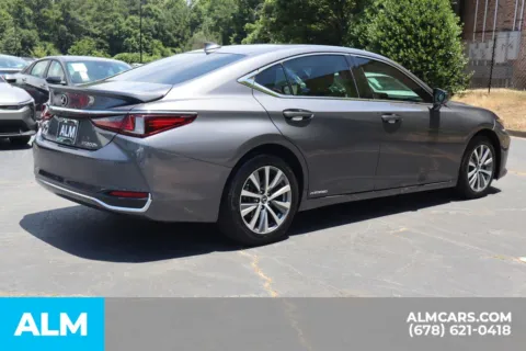 More photos of 2020 Lexus ES 300h at ALM Gwinnett, GA