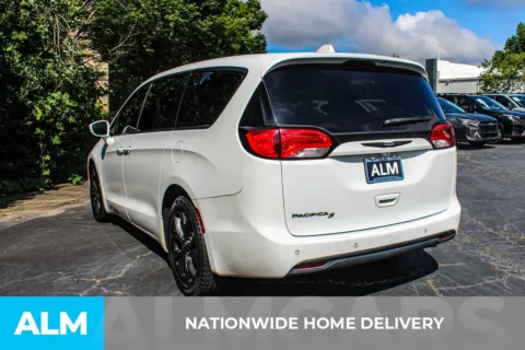 More photos of 2019 Chrysler Pacifica Touring Plus at ALM Gwinnett, GA