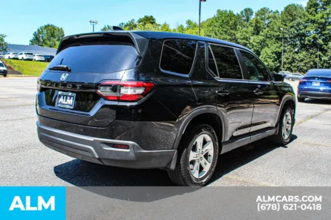 More photos of 2024 Honda Pilot LX at ALM Gwinnett, GA