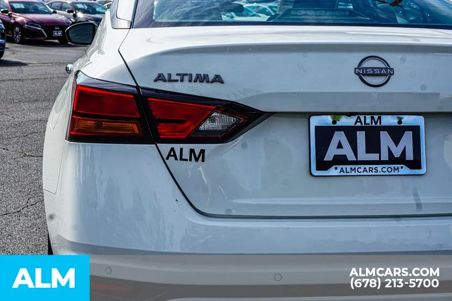 2025 Nissan Altima SV - Photo 13