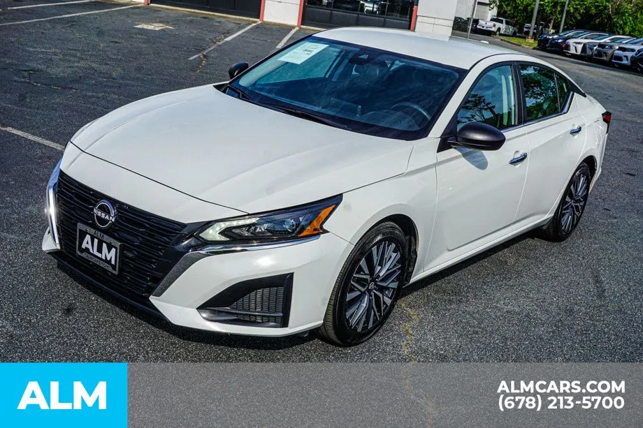 2025 Nissan Altima SV - Photo 15
