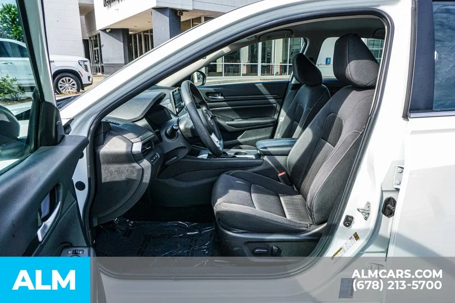 2025 Nissan Altima SV - Photo 19