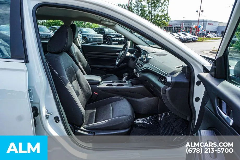2025 Nissan Altima SV - Photo 23