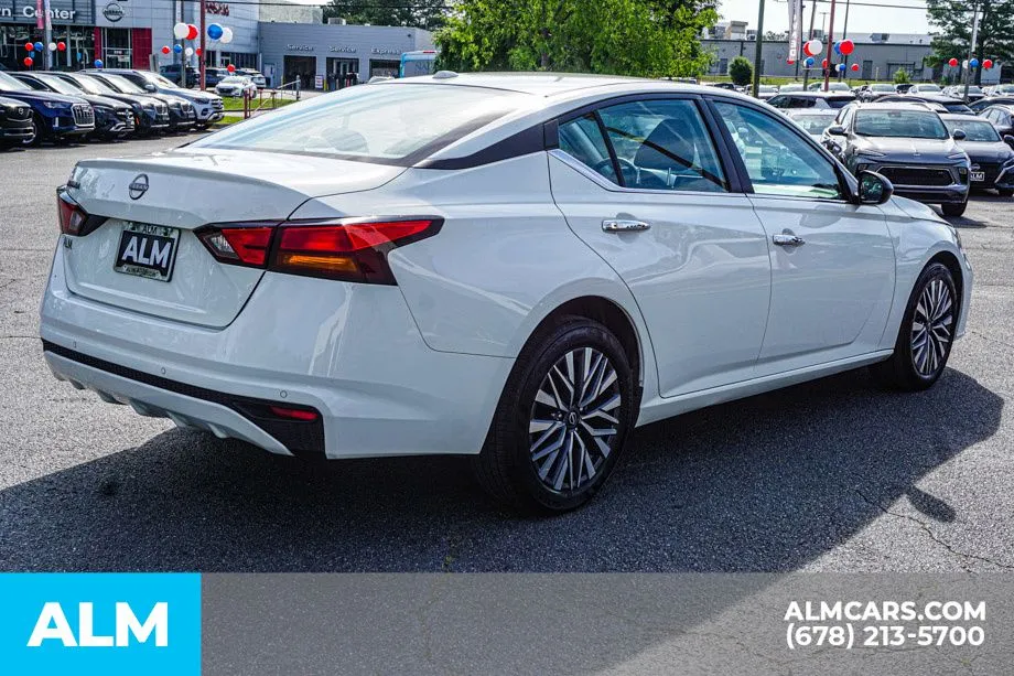 2025 Nissan Altima SV - Photo 6
