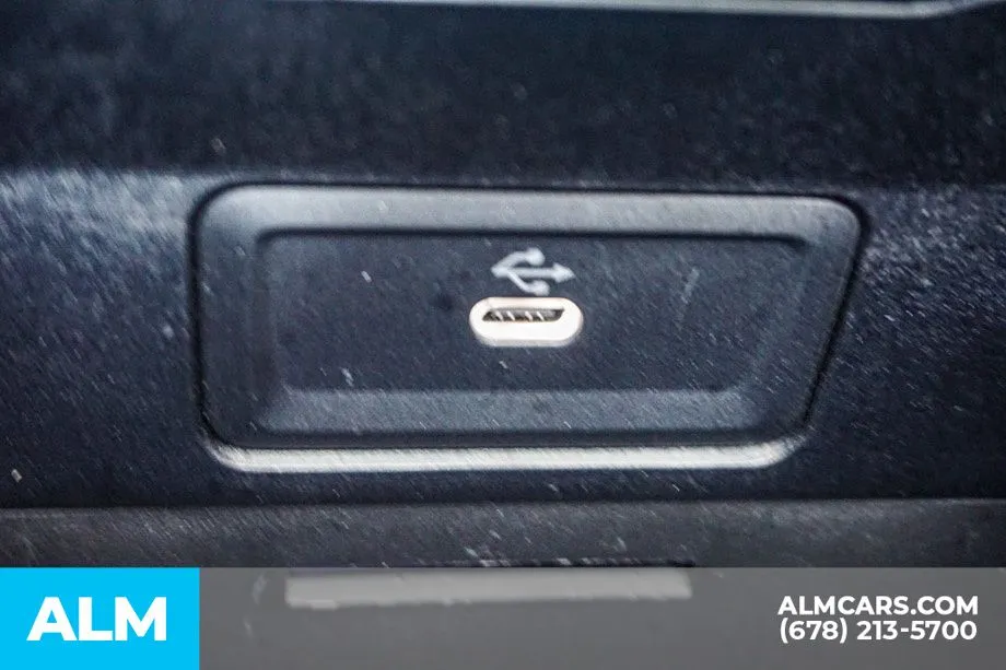 2025 Mercedes-Benz C-Class Sedan C 300 - Photo 43