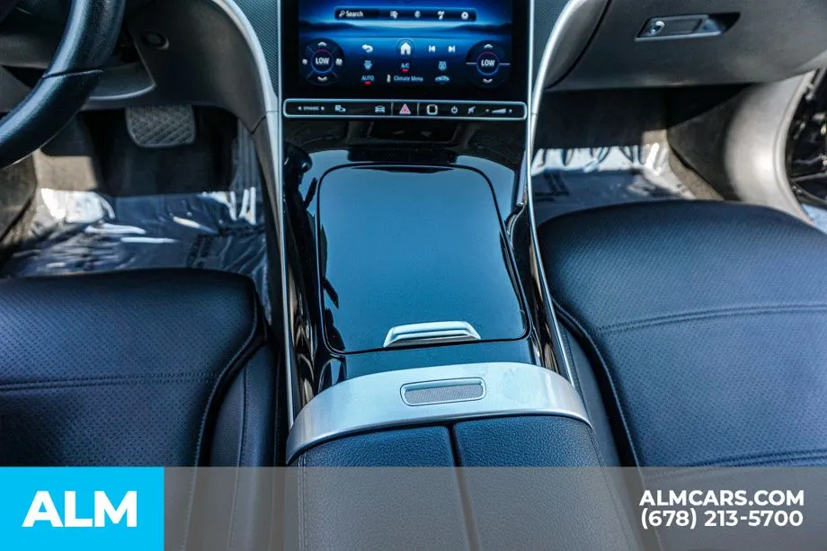 2025 Mercedes-Benz C-Class Sedan C 300 - Photo 40