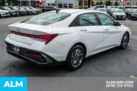 More photos of 2024 Hyundai Elantra SEL at ALM Kennesaw, GA