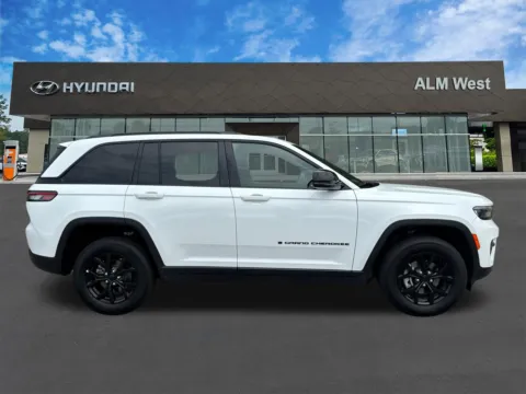 More photos of 2025 Jeep Grand Cherokee Altitude at ALM Hyundai West, GA