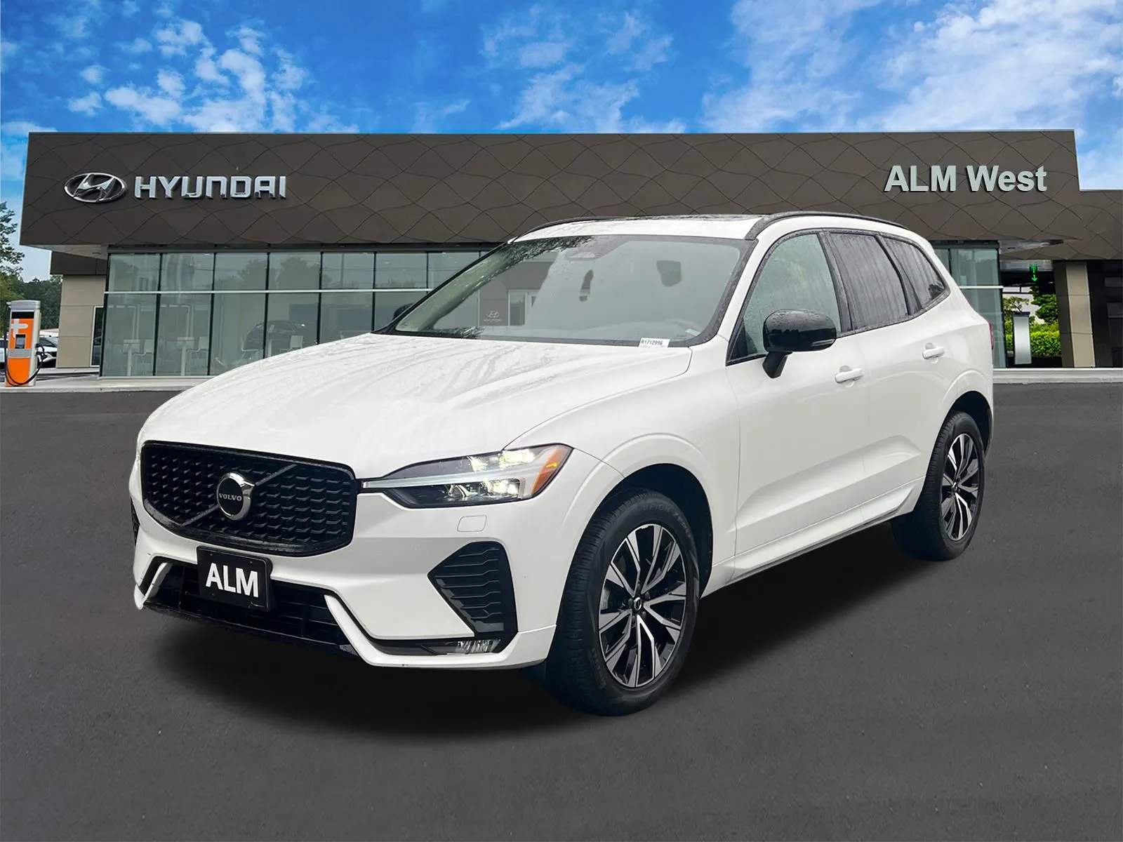 White 2024 Volvo XC60 B5 Core for sale in Lithia Springs, GA